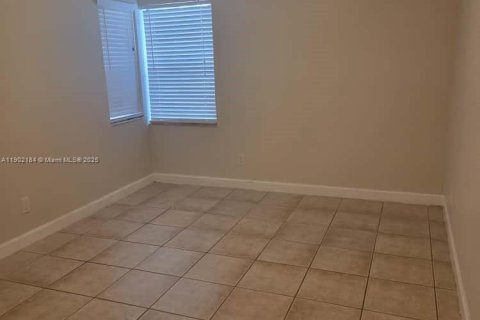 Copropriété à louer à Tamarac, Floride: 2 chambres, 86.03 m2 № 1953614 - photo 18