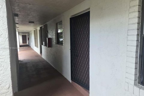 Copropriété à louer à Tamarac, Floride: 2 chambres, 86.03 m2 № 1953614 - photo 1