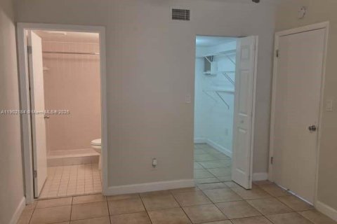 Copropriété à louer à Tamarac, Floride: 2 chambres, 86.03 m2 № 1953614 - photo 17
