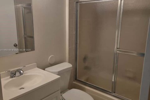 Copropriété à louer à Tamarac, Floride: 2 chambres, 86.03 m2 № 1953614 - photo 13