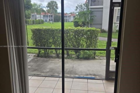 Copropriété à louer à Tamarac, Floride: 2 chambres, 86.03 m2 № 1953614 - photo 20