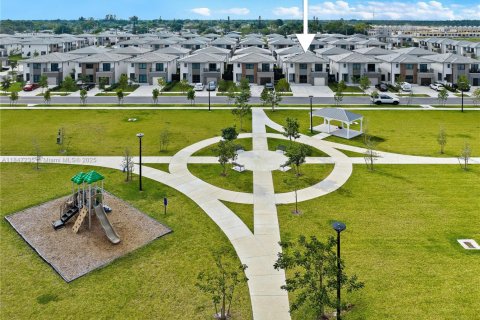 Casa en venta en Florida City, Florida, 5 dormitorios, 176.7 m2 № 1935928 - foto 5