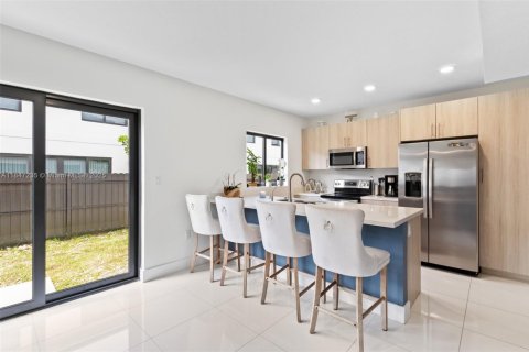Casa en venta en Florida City, Florida, 5 dormitorios, 176.7 m2 № 1935928 - foto 8