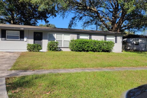 Commercial property in Jacksonville, Florida 3 bedrooms, 108.51 sq.m. № 855272 - photo 1