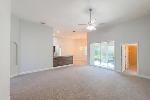 House in Lakeland, Florida 4 bedrooms, 229 sq.m. № 2113876 - photo 3