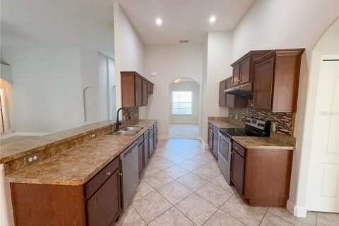 House in Lakeland, Florida 4 bedrooms, 229 sq.m. № 2113876 - photo 2