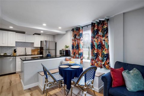 Apartamento en alquiler en Sarasota, Florida, 3 dormitorios, 114.83 m2 № 219976 - foto 1