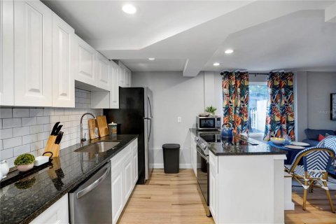 Apartamento en alquiler en Sarasota, Florida, 3 dormitorios, 114.83 m2 № 219976 - foto 2
