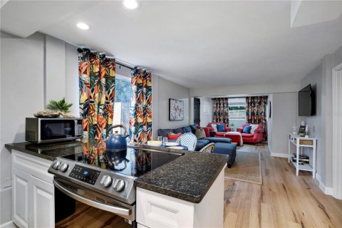 Apartamento en alquiler en Sarasota, Florida, 3 dormitorios, 114.83 m2 № 219976 - foto 6