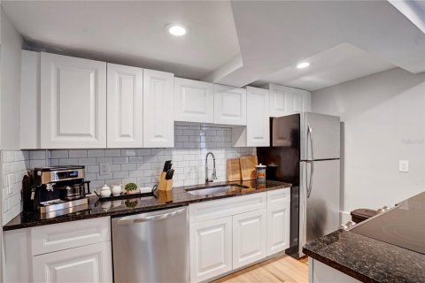 Apartamento en alquiler en Sarasota, Florida, 3 dormitorios, 114.83 m2 № 219976 - foto 3