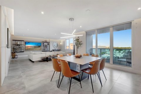 Condominio en Miami Beach, Florida, 2 dormitorios  № 2153231