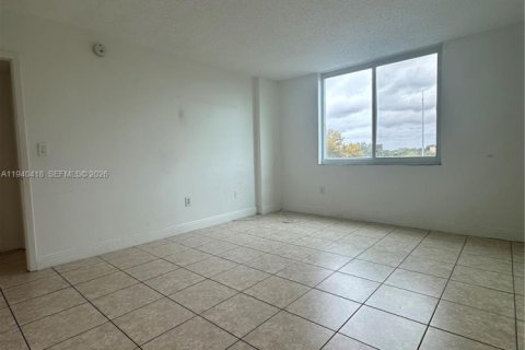 Apartamento en alquiler en Hollywood, Florida, 2 dormitorios, 102.19 m2 № 2057776 - foto 11