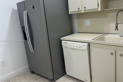 Apartamento en alquiler en Hollywood, Florida, 2 dormitorios, 102.19 m2 № 2057776 - foto 8