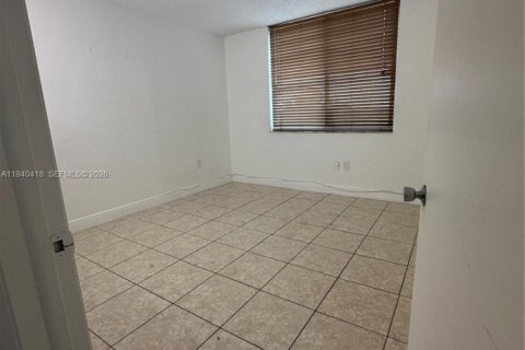 Apartamento en alquiler en Hollywood, Florida, 2 dormitorios, 102.19 m2 № 2057776 - foto 12
