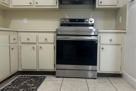 Apartamento en alquiler en Hollywood, Florida, 2 dormitorios, 102.19 m2 № 2057776 - foto 6