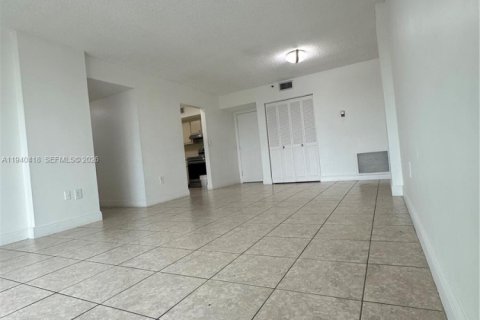 Apartamento en alquiler en Hollywood, Florida, 2 dormitorios, 102.19 m2 № 2057776 - foto 14