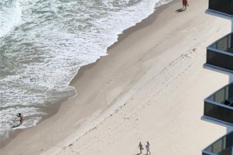 Снять в аренду кондоминиум в Санни-Айлс-Бич, Флорида 3 спальни, 146.51м2, № 2034254 - фото 3