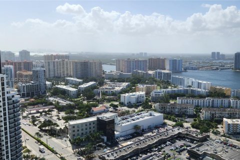 Снять в аренду кондоминиум в Санни-Айлс-Бич, Флорида 3 спальни, 146.51м2, № 2034254 - фото 2