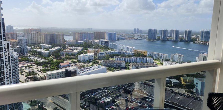 Кондоминиум с 3 спальнями в Санни-Айлс-Бич, Флорида № 2034254