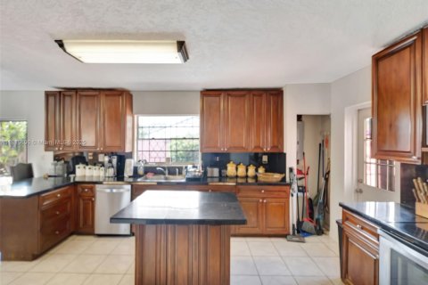 Купить виллу или дом в Майами, Флорида 5 спален, 228.17м2, № 1768489 - фото 14