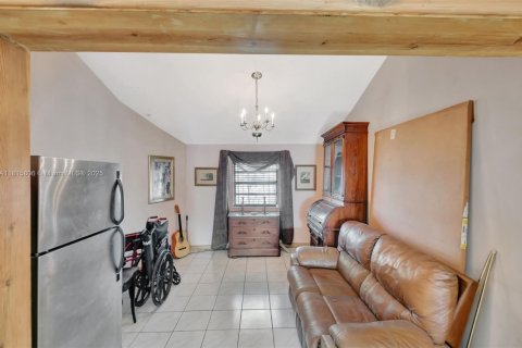 Купить виллу или дом в Майами, Флорида 5 спален, 228.17м2, № 1768489 - фото 8