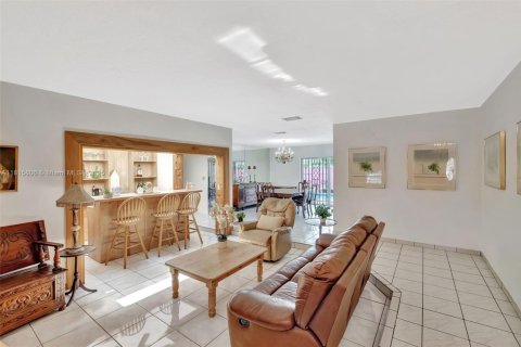 Купить виллу или дом в Майами, Флорида 5 спален, 228.17м2, № 1768489 - фото 10