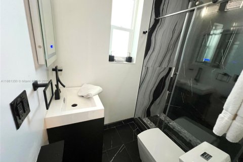 Casa en alquiler en Miami, Florida, 4 dormitorios, 152.08 m2 № 1889498 - foto 10