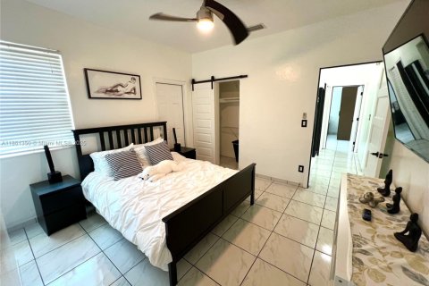 Casa en alquiler en Miami, Florida, 4 dormitorios, 152.08 m2 № 1889498 - foto 8