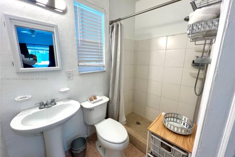 Casa en alquiler en Miami, Florida, 4 dormitorios, 152.08 m2 № 1889498 - foto 17