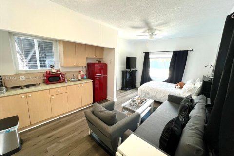 Casa en alquiler en Miami, Florida, 4 dormitorios, 152.08 m2 № 1889498 - foto 16