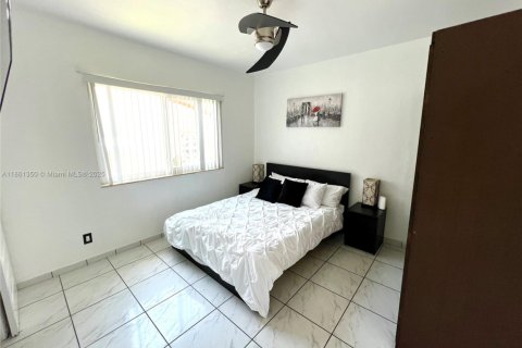 Casa en alquiler en Miami, Florida, 4 dormitorios, 152.08 m2 № 1889498 - foto 15