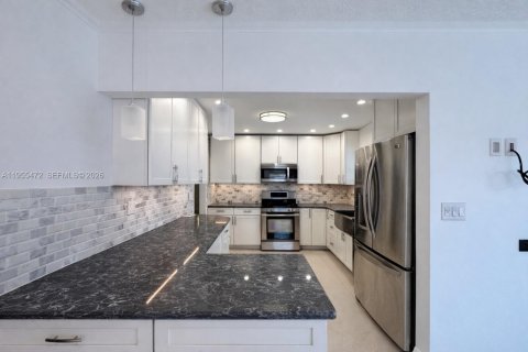 Снять в аренду виллу или дом в Пемброк-Пайнс, Флорида 3 спальни, 195.19м2, № 2011905 - фото 6