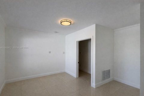 Снять в аренду виллу или дом в Пемброк-Пайнс, Флорида 3 спальни, 195.19м2, № 2011905 - фото 8