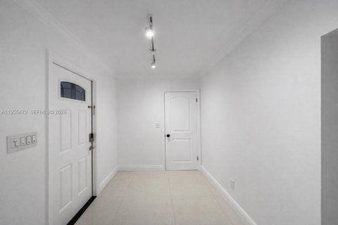 Снять в аренду виллу или дом в Пемброк-Пайнс, Флорида 3 спальни, 195.19м2, № 2011905 - фото 3