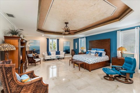 House in Miami Lakes, Florida 6 bedrooms, 395.39 sq.m. № 2031781 - photo 8