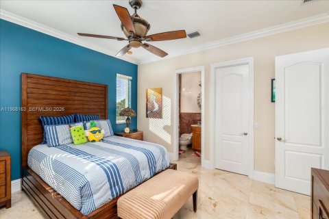 House in Miami Lakes, Florida 6 bedrooms, 395.39 sq.m. № 2031781 - photo 19
