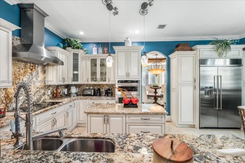 House in Miami Lakes, Florida 6 bedrooms, 395.39 sq.m. № 2031781 - photo 27