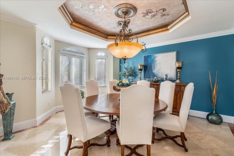 House in Miami Lakes, Florida 6 bedrooms, 395.39 sq.m. № 2031781 - photo 6