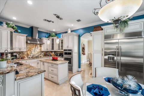 House in Miami Lakes, Florida 6 bedrooms, 395.39 sq.m. № 2031781 - photo 12