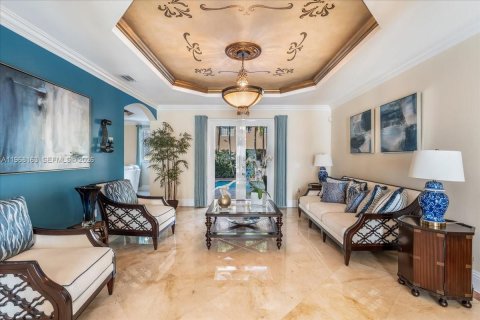 House in Miami Lakes, Florida 6 bedrooms, 395.39 sq.m. № 2031781 - photo 22