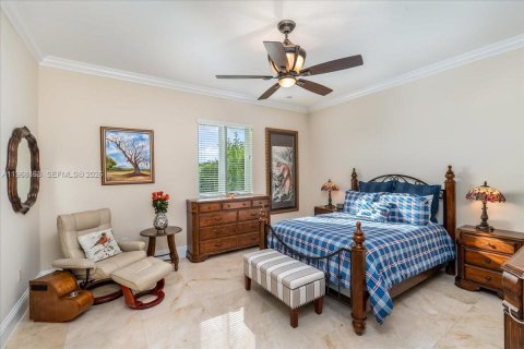 House in Miami Lakes, Florida 6 bedrooms, 395.39 sq.m. № 2031781 - photo 18