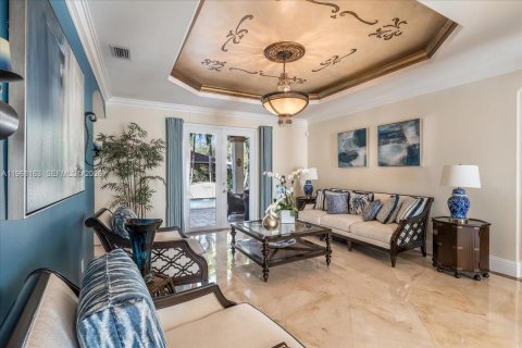 House in Miami Lakes, Florida 6 bedrooms, 395.39 sq.m. № 2031781 - photo 5