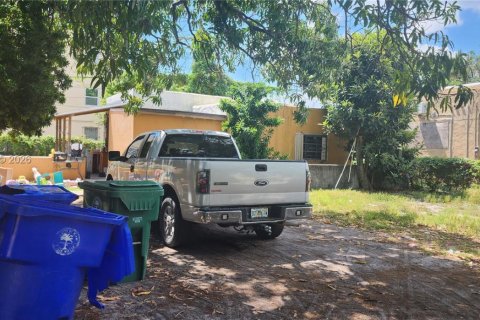 Commercial property in Miami, Florida 221.11 sq.m. № 2087134 - photo 5
