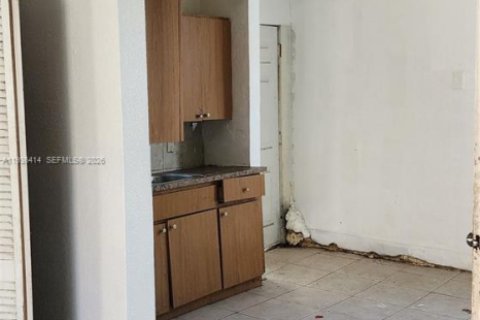 Commercial property in Miami, Florida 221.11 sq.m. № 2087134 - photo 19