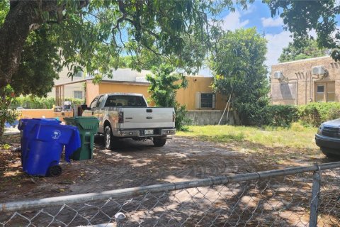 Commercial property in Miami, Florida 221.11 sq.m. № 2087134 - photo 6