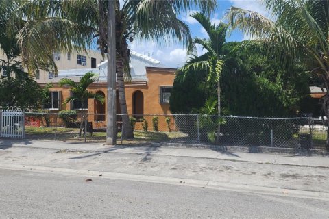 Commercial property in Miami, Florida 221.11 sq.m. № 2087134