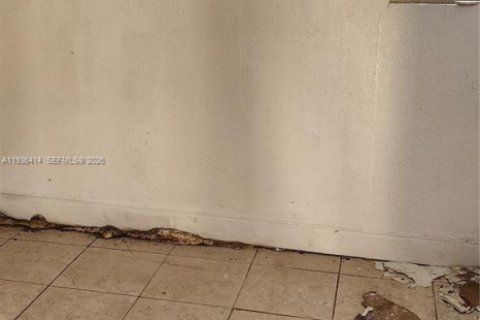 Commercial property in Miami, Florida 221.11 sq.m. № 2087134 - photo 16