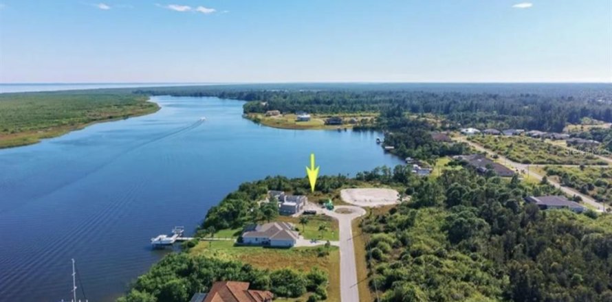 Terreno en Port Charlotte, Florida № 2097348