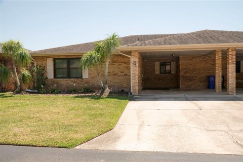 Duplex in Lakeland, Florida 2 bedrooms, 150.97 sq.m. № 1650812 - photo 1