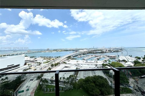 Condo in Miami, Florida, 1 bedroom  № 2061138 - photo 29